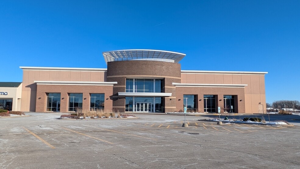 More Photos Of 2103-2109 N Veterans Pky, Bloomington Unknown For Lease