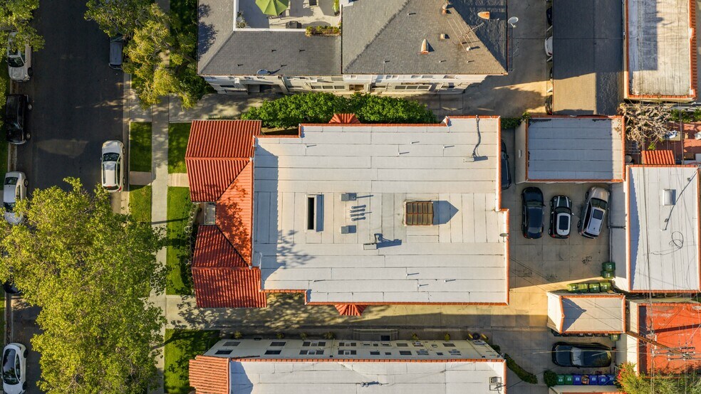 More Photos Of 326 N Sycamore Ave, Los Angeles Apartments For Sale