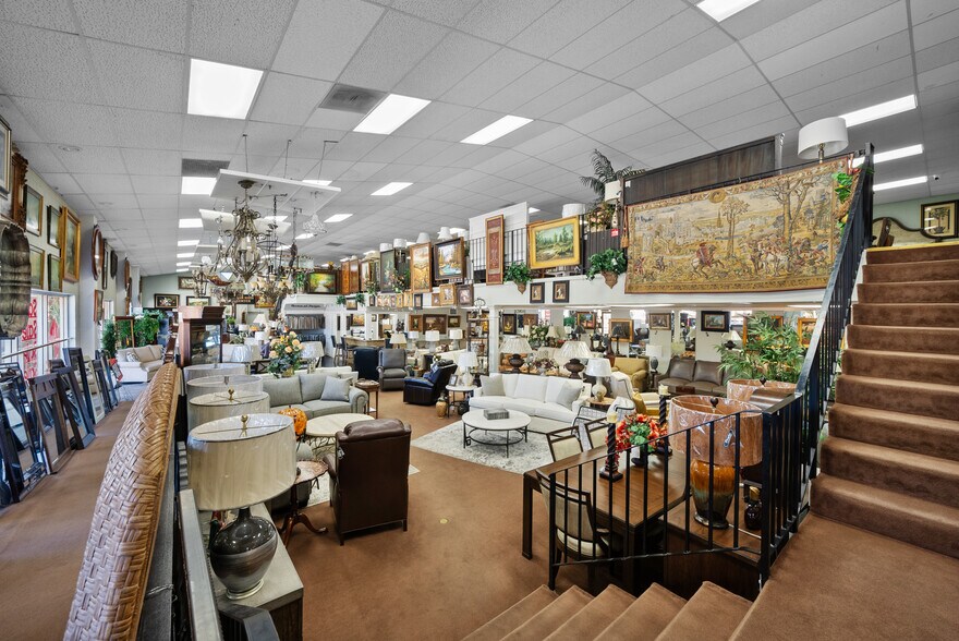 More Photos Of 23661 Newhall Ave, Santa Clarita Freestanding For Sale