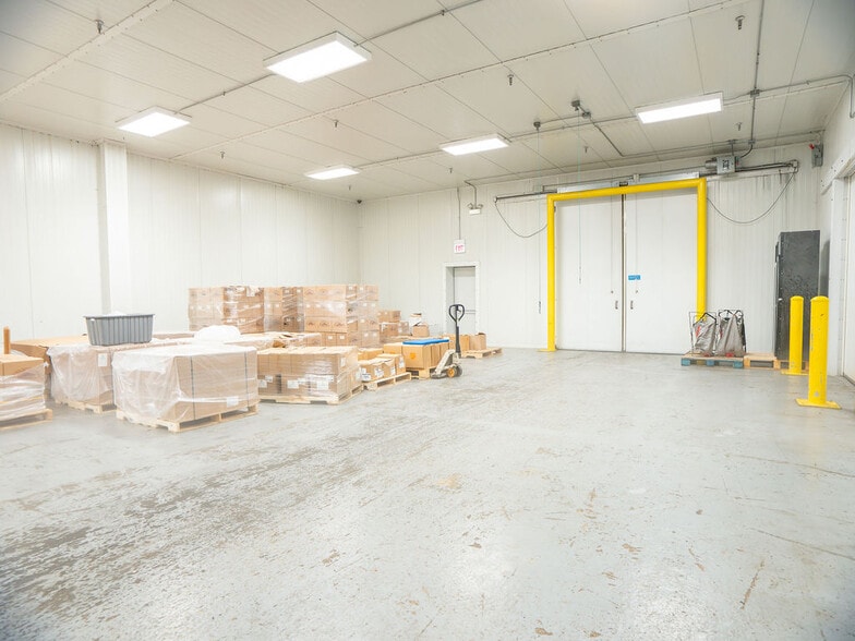 More Photos Of 2733 W Harrison St, Chicago Warehouse For Sale