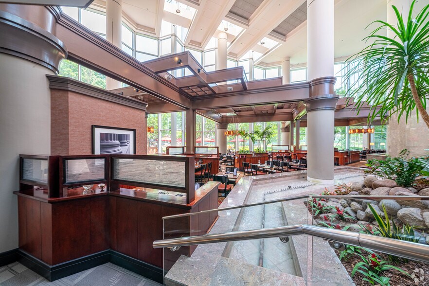 More Photos Of 8400 Normandale Lake Blvd, Bloomington Coworking Space