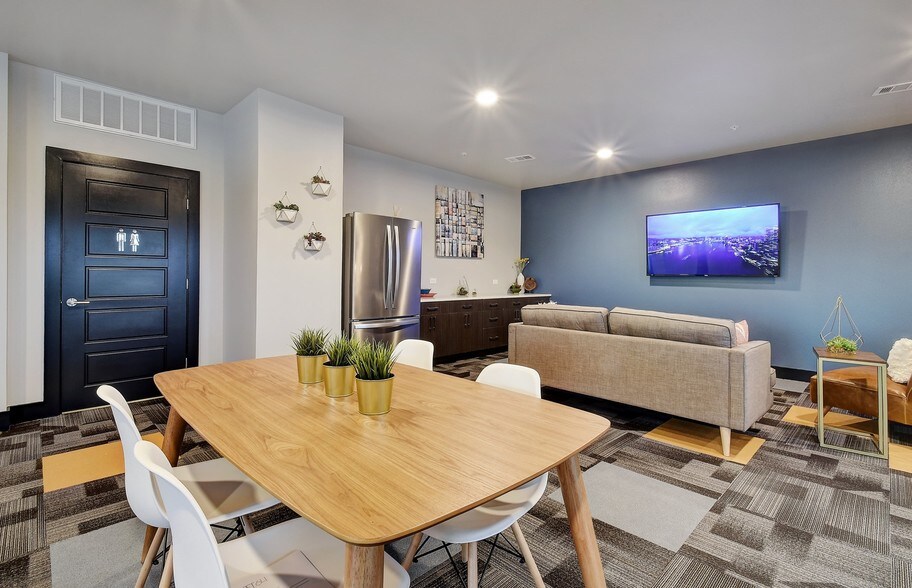 More Photos Of 6444 Burnet Rd, Austin Apartments For Lease