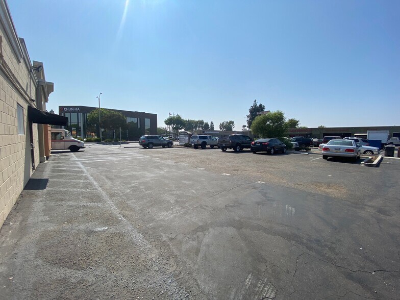 More Photos Of 9121 Garden Grove Blvd, Garden Grove General Retail For Lease