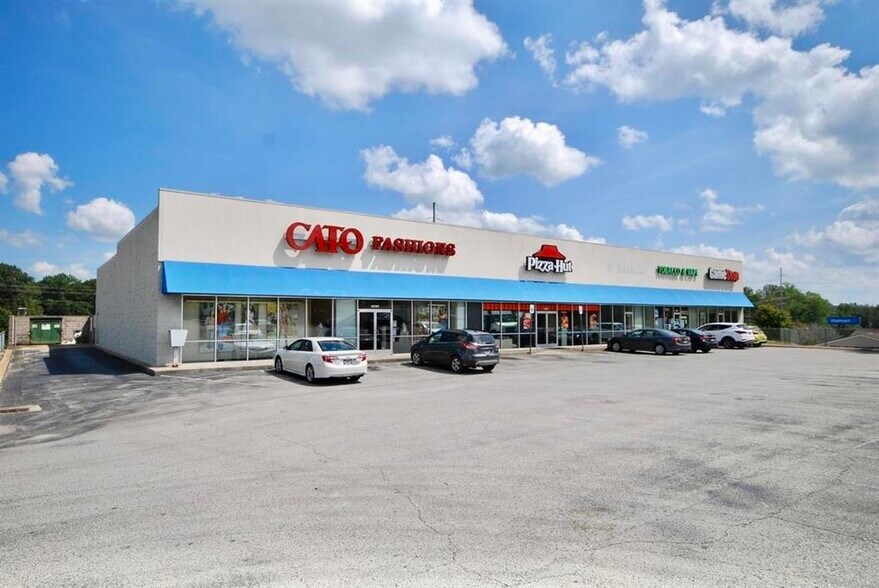 More Photos Of 2095-2103 S Highland Ave, Jackson Storefront Retail Office For Lease