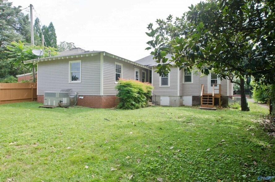 More Photos Of 106 S Houston St, Athens Office For Sale