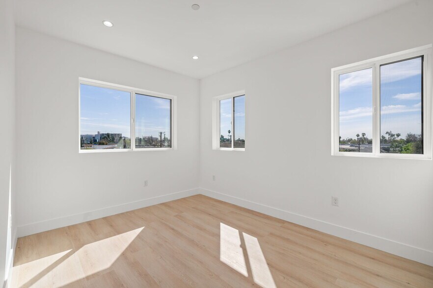 More Photos Of 1933 Magnolia Ave, Los Angeles Apartments For Sale