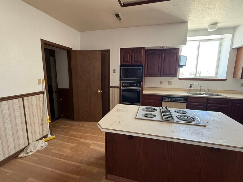 More Photos Of , Battle Mountain General Retail For Sale