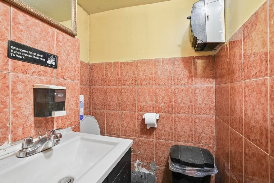 More Photos Of 5013 Avenue D, Brooklyn General Retail For Sale