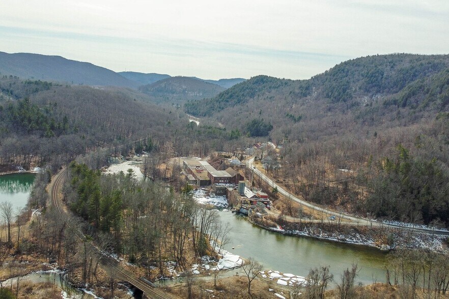 More Photos Of 1190 Huntington Rd, Huntington Manufacturing For Lease