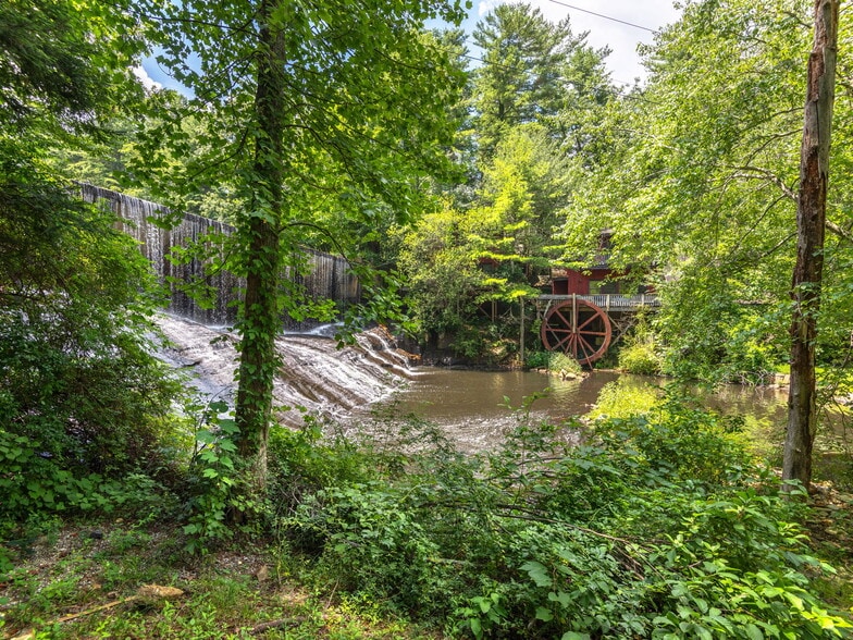 More Photos Of 447 Lily Pad Ln, Flat Rock Lodge Meeting Hall For Sale