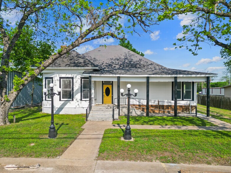Primary Photo Of 327 S Robb St, Trinity Specialty For Sale