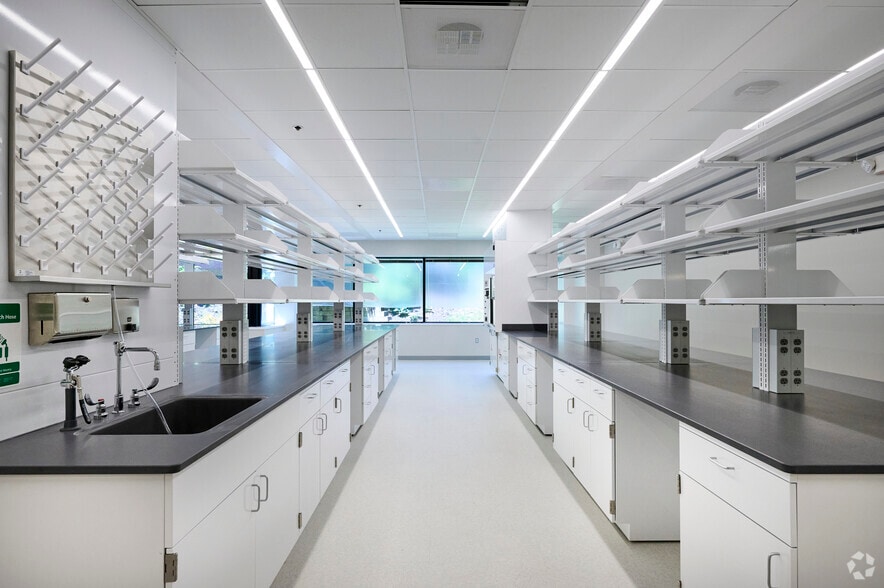 More Photos Of 20400 Observation Dr, Germantown Medical For Lease