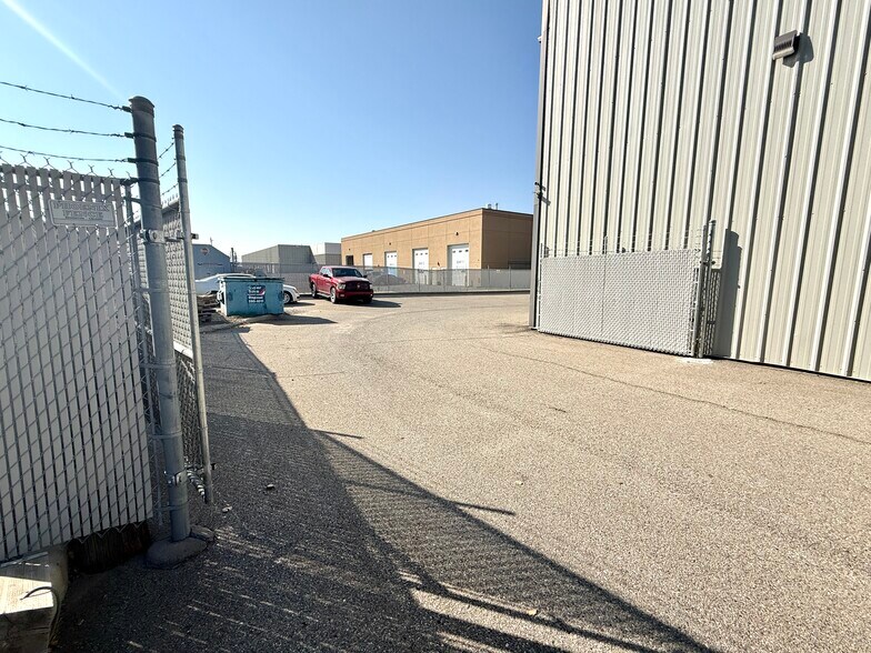 More Photos Of 4351 104th Ave SE, Calgary Warehouse For Sale