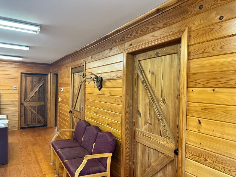 More Photos Of 3118 Fort Dale Rd, Greenville Office For Sale
