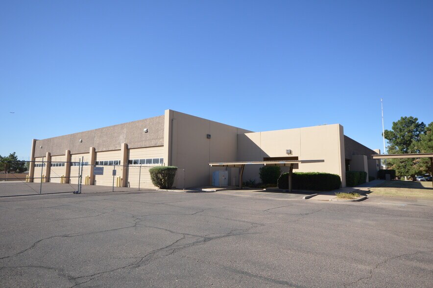 More Photos Of 3701 W Cambridge Ave, Phoenix Warehouse For Lease