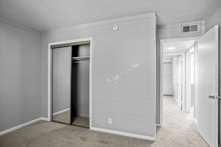 More Photos Of 126 Walton Ferry Rd, Hendersonville Apartments For Sale