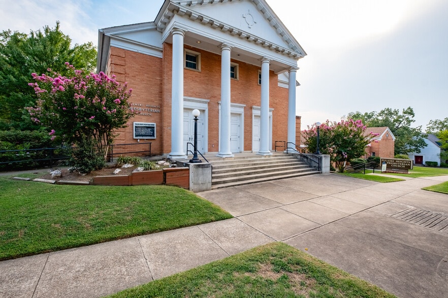 More Photos Of 4401 Woodlawn Dr, Little Rock Religious Facility For Sale