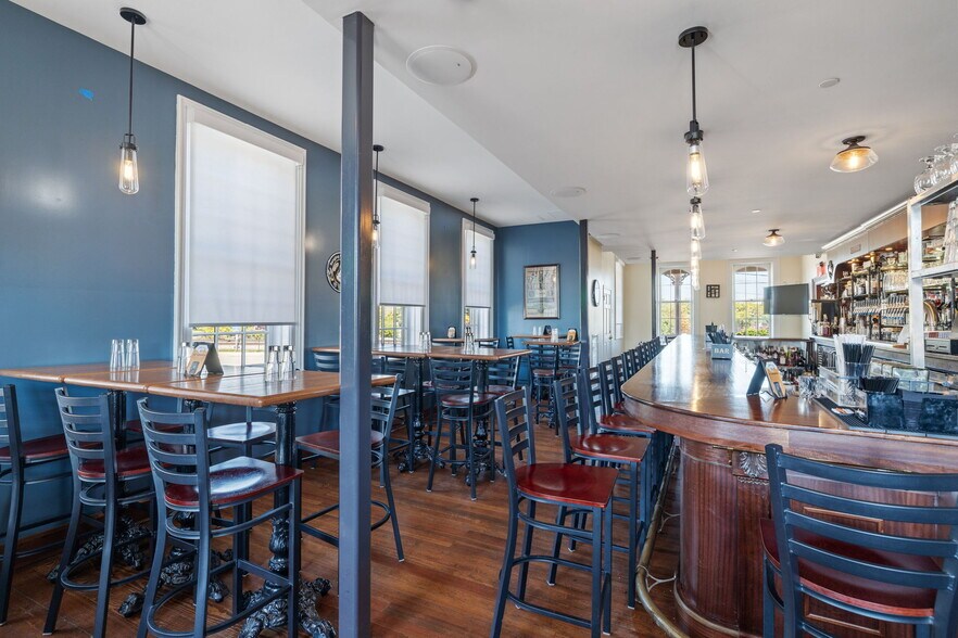 More Photos Of 6811 Hickory St, Tinley Park Bar For Sale