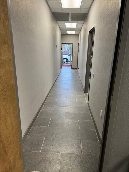 More Photos Of 900 Creekside Rd, Chattanooga Light Distribution For Sale