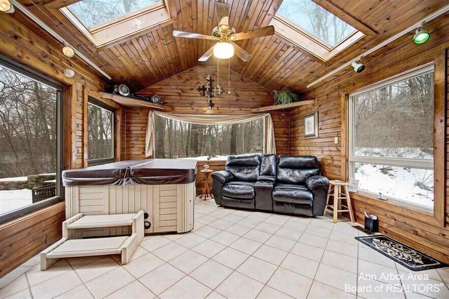 More Photos Of 12227-12229 Seymour Rd, Grass Lake Restaurant For Sale