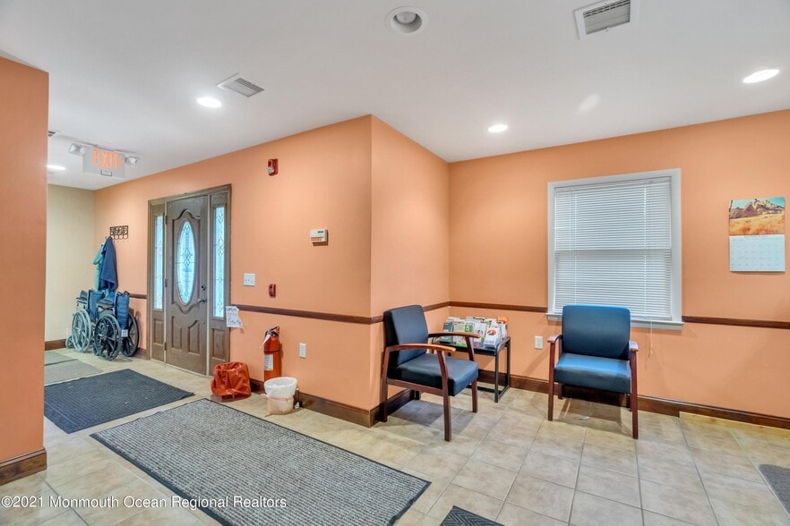 More Photos Of 2101 Lake Rd, Manchester Medical For Sale