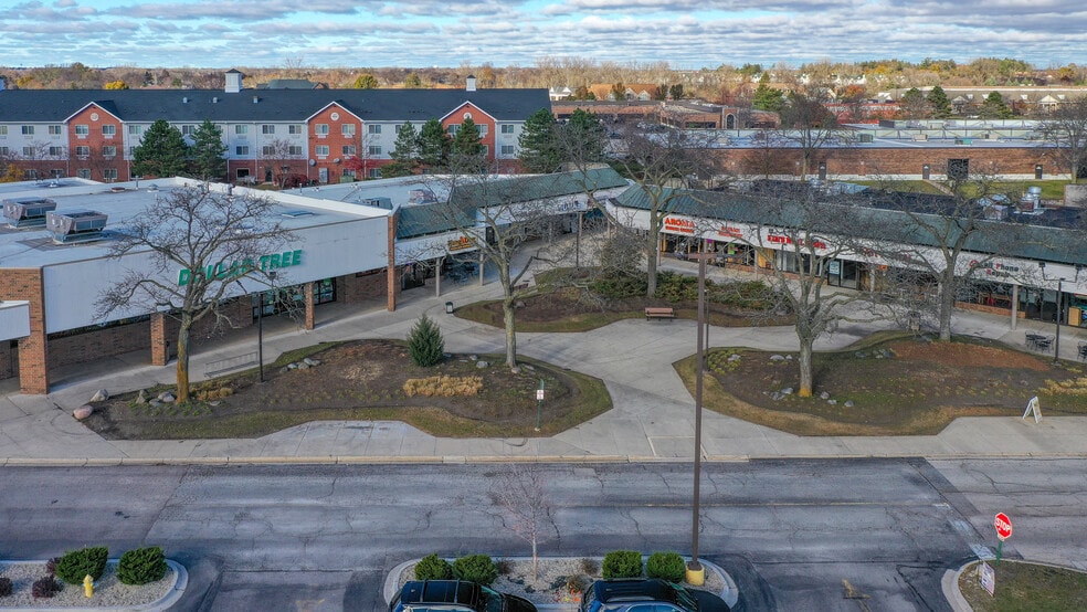 More Photos Of 220-290 Hawthorn Rd, Vernon Hills Unknown For Lease