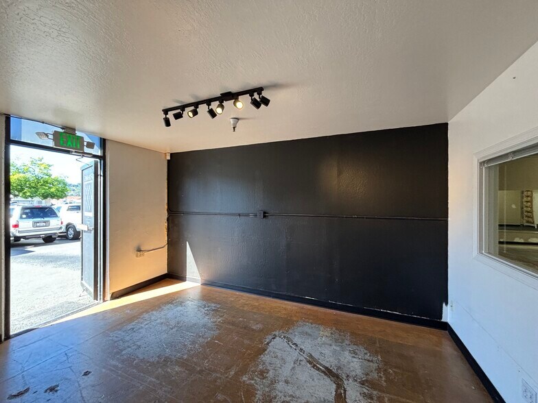 More Photos Of 520 California Blvd, Napa Warehouse For Lease