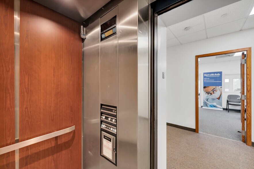 800 Enterprise Dr, Oak Brook, IL 60523 Medical Office For Lease