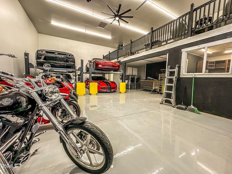 More Photos Of 1409 Lockheed Dr, Bismarck Warehouse For Sale