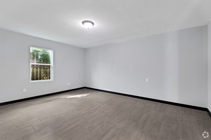 More Photos Of 1923 Kolfahl St, Houston Warehouse For Sale