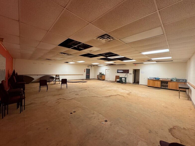 More Photos Of 4765 Montgomery Rd, Cincinnati Restaurant For Sale