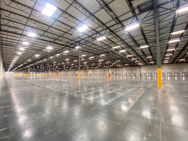 More Photos Of 2101 W Flotilla St, Montebello Warehouse For Lease