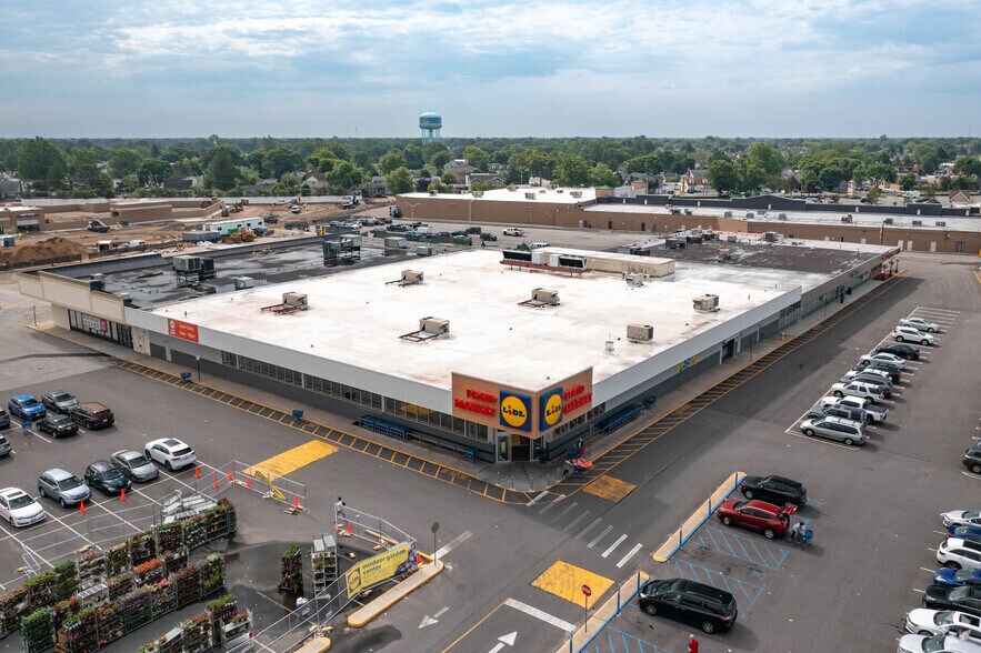 More Photos Of 2000 Hempstead Tpke, East Meadow Unknown For Lease