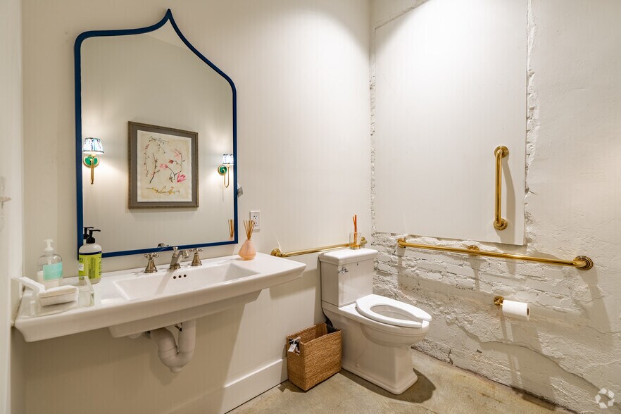 More Photos Of 2537 Broad Ave, Memphis Storefront For Sale