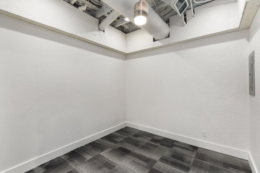 More Photos Of 22030 7th Ave S, Des Moines Medical For Sale