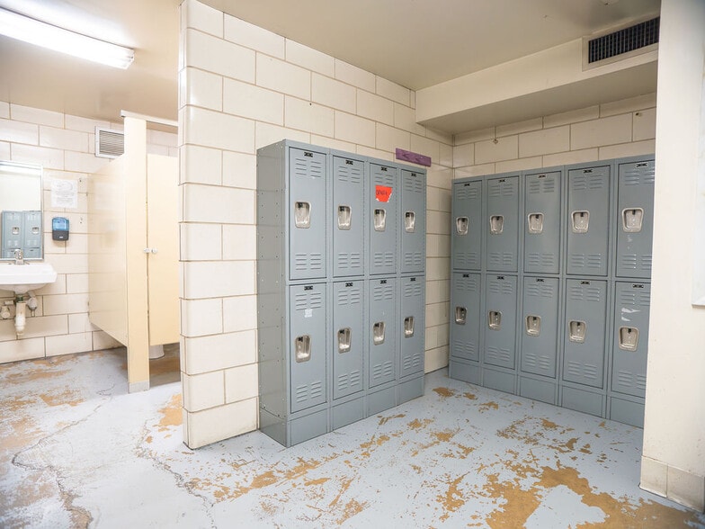More Photos Of 2733 W Harrison St, Chicago Warehouse For Sale