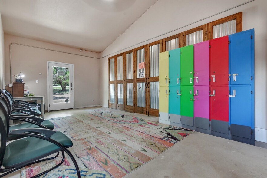More Photos Of 4002 E Highway 290, Dripping Springs Freestanding For Sale
