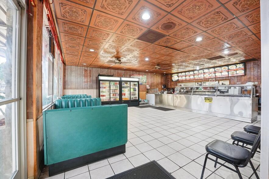 More Photos Of 486 W 20th St, San Pedro Storefront Retail Residential For Sale