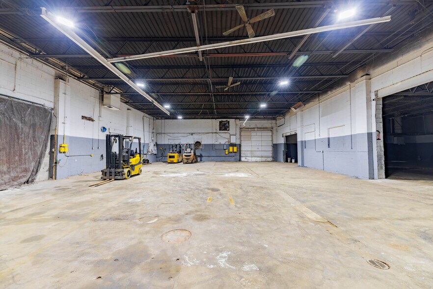 More Photos Of 6773 E Davison St, Detroit Industrial For Sale