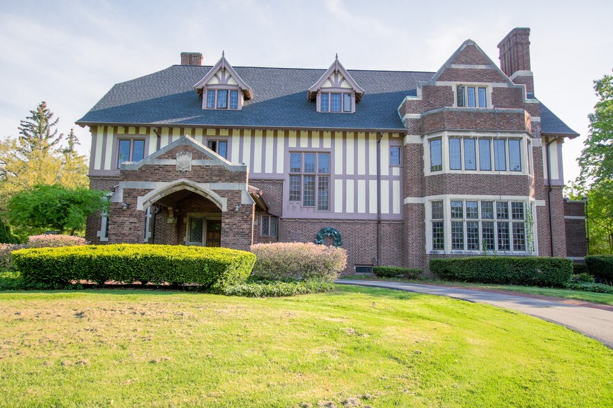 More Photos Of 1501 East Ave, Rochester Office Residential For Lease