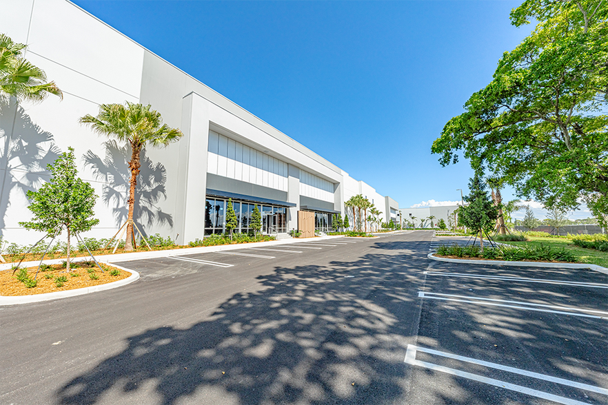 More Photos Of 311 Racetrack Loop, Pompano Beach Unknown For Lease