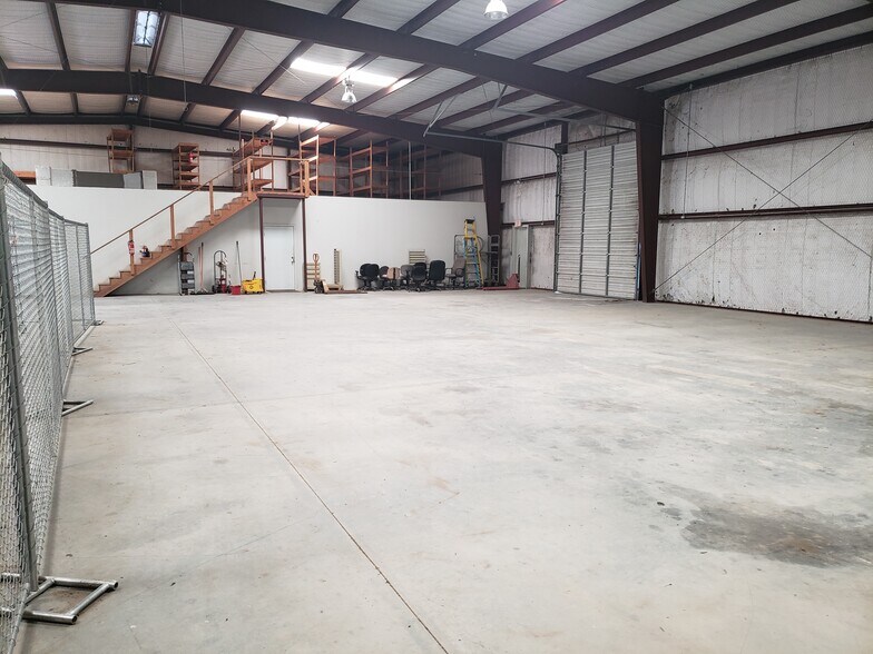 More Photos Of 15856 S Interstate 35, Bruceville Industrial For Lease