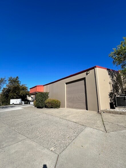 More Photos Of 11860 Kemper Rd, Auburn Light Distribution For Lease