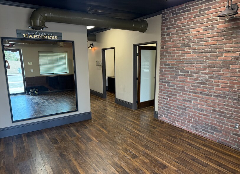 More Photos Of 2144 E Pacific Ave, Tulare Showroom For Lease
