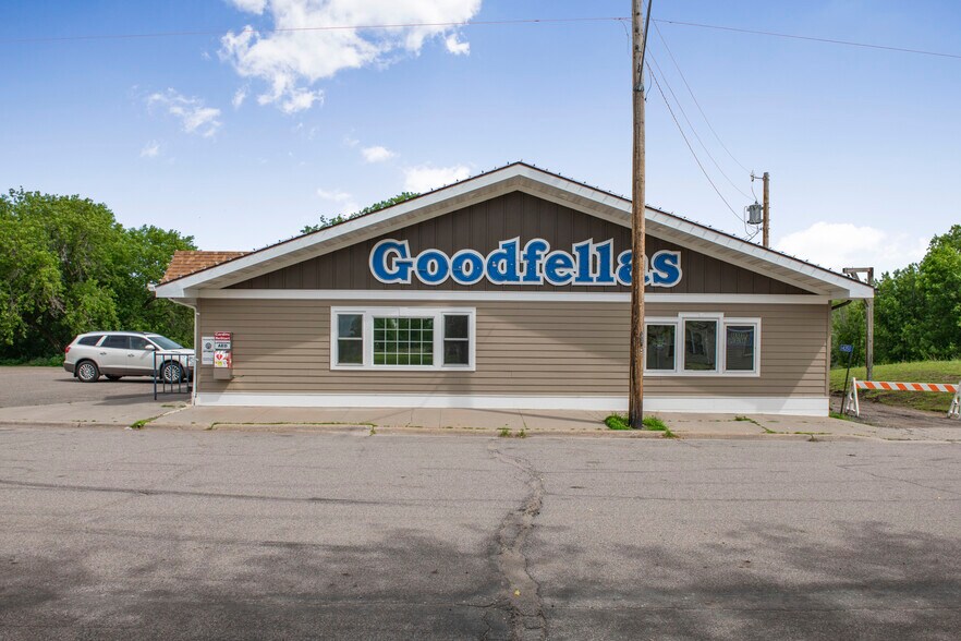 More Photos Of 14351 NE 78th St, Foley Restaurant For Sale