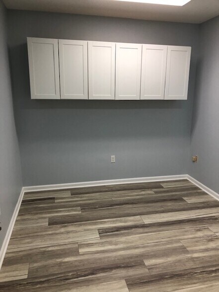 More Photos Of 722 Grant St, Herndon Medical For Sale