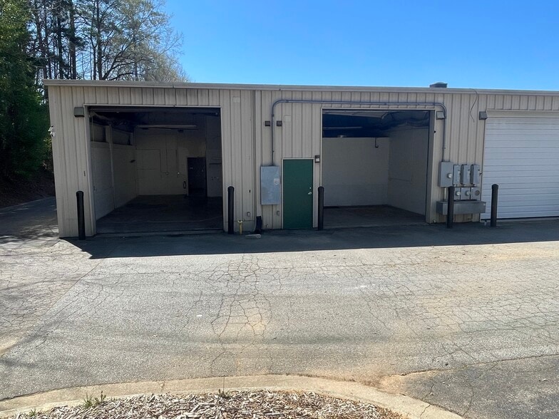 More Photos Of 4912 Alpinis Dr, Raleigh Flex For Lease