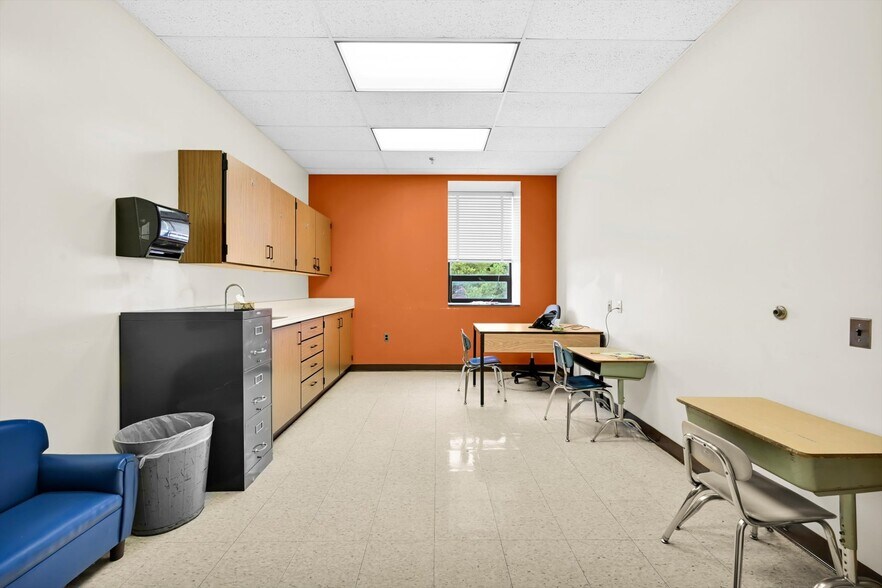 More Photos Of 855 Lincoln Ave, Northampton Office For Sale