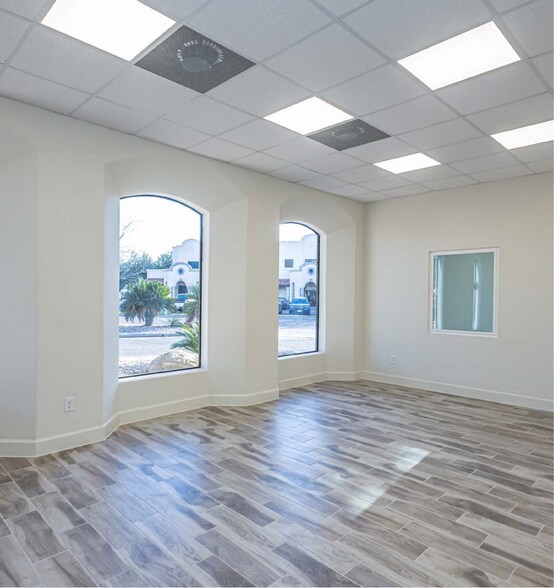 More Photos Of 102 Del Ct, Laredo Office For Lease