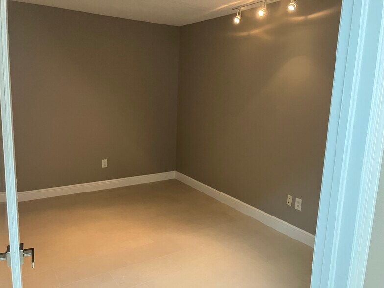 More Photos Of 3216 Cove Bend Dr, Lutz Medical For Sale